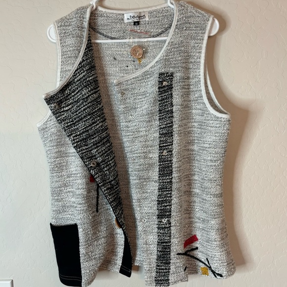 NWOT Expressions By Leslie Womens M Black Gray Hand Painted Sweater Vest - Picture 2 of 6